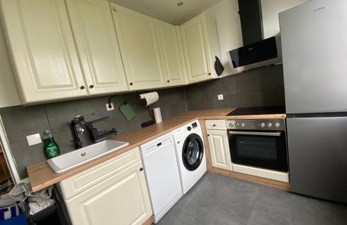Hochheide Apartment | Blaue Lagune 2,5 Zimmer Balkon smartTV Küche WiFi