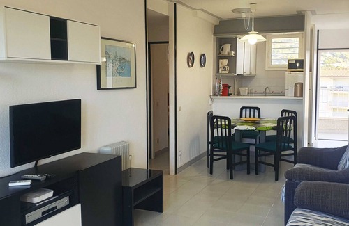 L'Estartit Apartment | Blaumar A33 view of the pool
