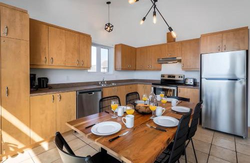 Petite-Riviere-Saint-Francois Ski Chalet | Bleuzen chalet entier