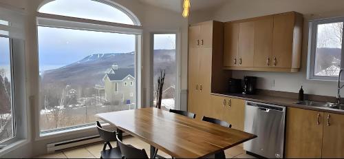 Petite-Riviere-Saint-Francois Ski Chalet | Bleuzen chalet entier