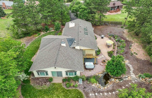 Gleneagle House | Blending Relaxation & Sophistication, Hot Tub, WiFi, Views
