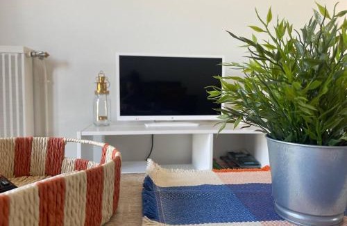 Clermont-Ferrand Apartment | Bleu Mandarine by PRIM0 C0NCIERGERIE