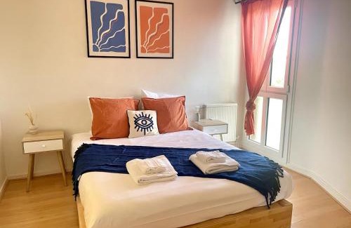 Clermont-Ferrand Apartment | Bleu Mandarine by PRIM0 C0NCIERGERIE