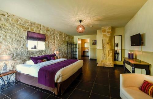 Les Salles-De-Castillon Bed & Breakfast | Bleu Raisin