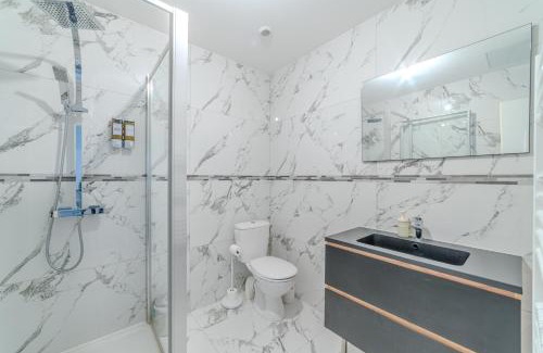 Roanne Apartment | Bleuet Roanne centre-ville -Parking & Clim