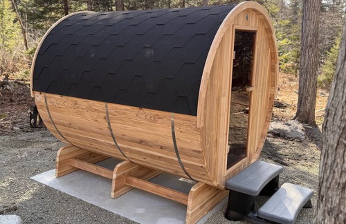 Blakeslee Ski Chalet | Bliss by the Lake, Private Lakefront Kayaks MovieRoom FirePit HotTub
