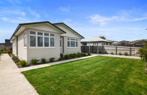 Blenheim House | Bliss on Barratt - Blenheim Holiday Home
