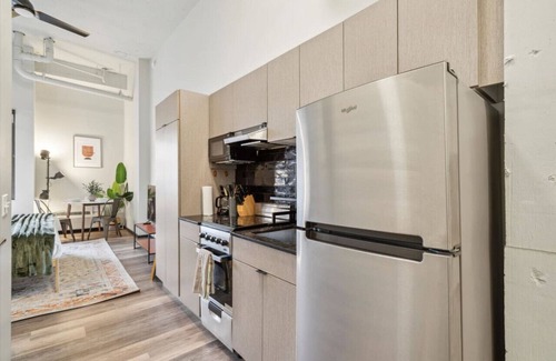 Fairmount Apartment | Bliss Studio|Pet friendly, Gym, Game Rm, Central Location