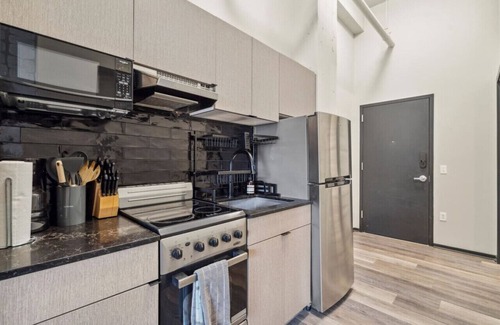 Fairmount Apartment | Bliss Studio|Pet friendly, Gym, Game Rm, Central Location