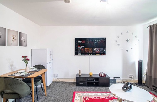 Sheffield Apartment | Blissful Apartment. Family-Friendly and work suited. HOME AWAY FROM HOME