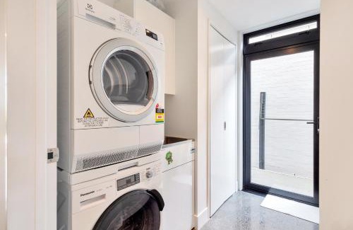 Hobsonville House | Blissful Breeze Townhouse with Parking and Patio
