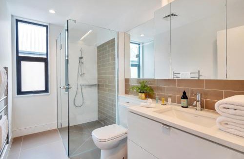 Hobsonville House | Blissful Breeze Townhouse with Parking and Patio
