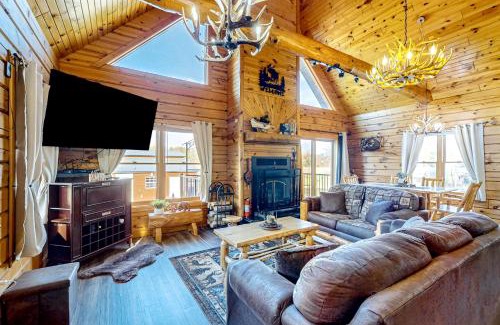 Friendship House | Blissful Deer Cabin