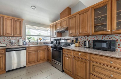 Covina House | Blissful Hideaway BBQ Pet-friendly: 3BR/2BA Coastal Gem with Full Kitchen& Parking