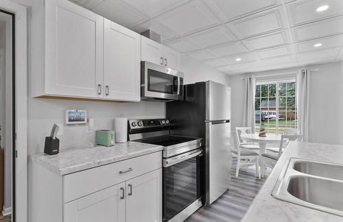 Two Rivers Apartment | Blissful Luxury Duplex Lower - 2 1/2 Blocks to the Beach