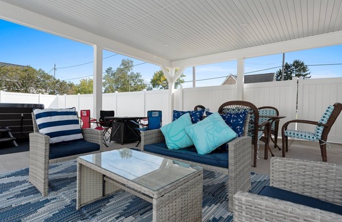 Two Rivers Apartment | Blissful Luxury Duplex Lower - 2 1/2 Blocks to the Beach