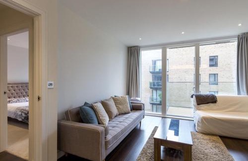 London Borough of Hounslow Apartment | Blissful One Bed Near The River