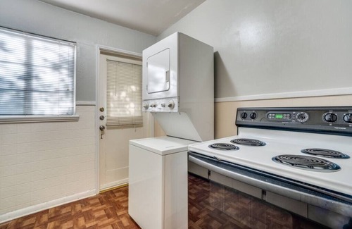 Uptown Condo | Blissful Stay in Alamo Heights