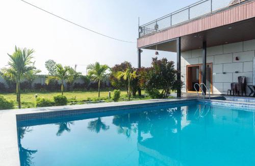 Chevella Villa | Blissora Retreat Villa by StayJade-Pvt Pool-Lawn