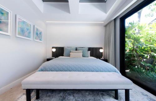 Hampton House | 'Block' out some time at this Luxury Villa