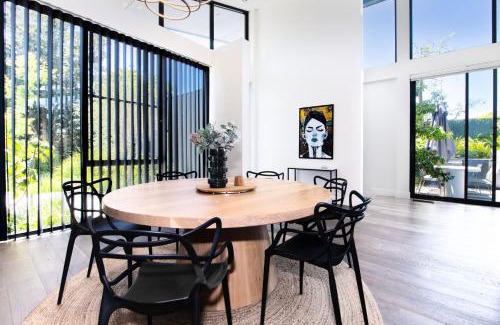 Hampton House | 'Block' out some time at this Luxury Villa