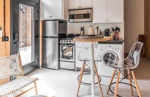 South Perry District Apartment | BlockhouseLife Sustainable Tiny-Living! with Wi-Fi