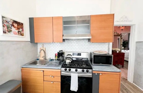 Union City Apartment | Bloom-Inspired 3-Bedroom Retreat in Union City – Your Dream NYC Escape!