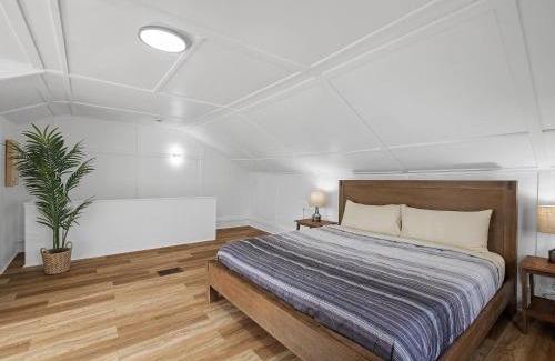 Bloomfield House | Bloomfield, Shadyside !D Spacious and Unique Bright Private Bedroom with Shared Bathroom