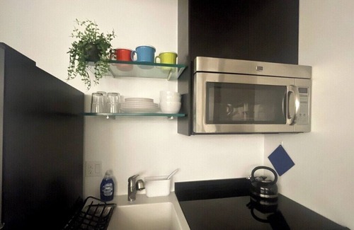 Bloomfield Apartment | Bloomfield~ West Penn~ Elevator~Parking~King Bed