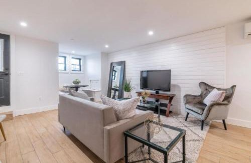 Bloomingdale Apartment | Bloomingdale Beauty - Sleeps 4 in Style