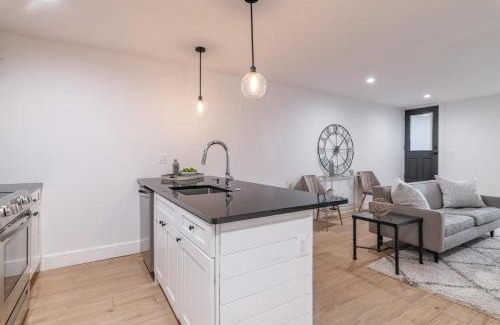 Bloomingdale Apartment | Bloomingdale Beauty - Sleeps 4 in Style