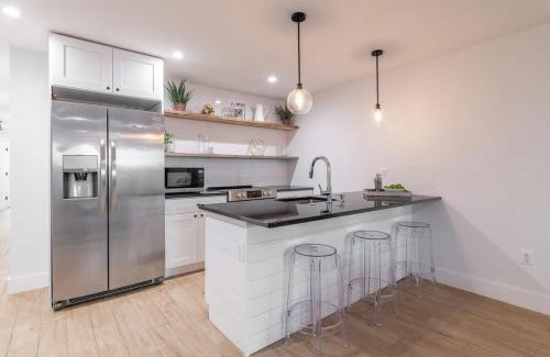 Bloomingdale Apartment | Bloomingdale Beauty - Sleeps 4 in Style