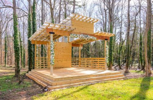 Mount Mourne House | BloomingFarmsStay,Sleeps 9,GameRoom,FirePit,Grill
