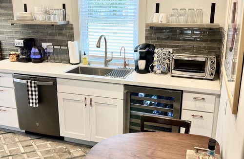 Washington Ave./ Memorial Park House | Blossom Haus Retreat: Private, Stylish & Quiet; Farmhouse- LOVE PETS! 30+Nights
