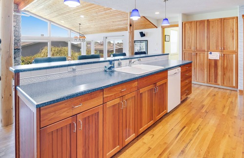 Yachats House | Blowhole Bungalow - Comfortable Yachats Home
