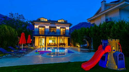 Hisaronu Villa | Blue - 4 Bedroom Holiday Villa in Hisarönü