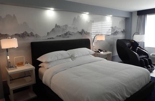 West Springfield Hotel | Blue - A Modern Hotel, Ascend Hotel Collection