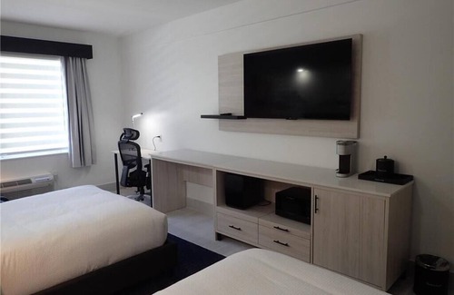 West Springfield Hotel | Blue - A Modern Hotel, Ascend Hotel Collection