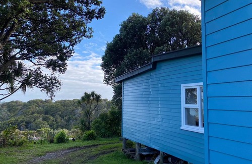 Barrytown House | Blue Bach Motukiekie