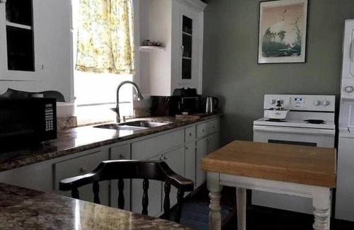 Westwego Apartment | Blue Bayou Private Room