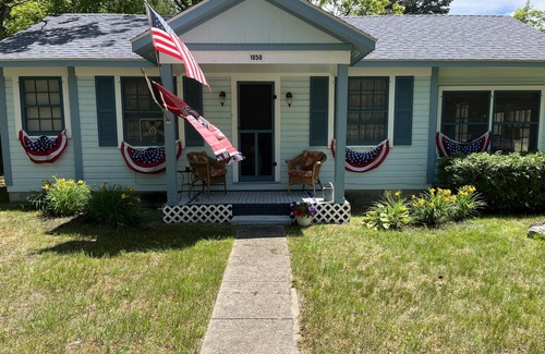 Bay View Cottage | Blue Belle Cottage in Bay View