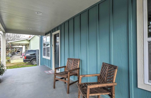 Dunean House | 'Blue Bird Bungalow' - 3 Mi to Main St!