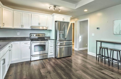 Dunean House | 'Blue Bird Bungalow' - 3 Mi to Main St!