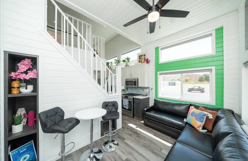 Parker Strip House | Blue Bliss, Private Hot Tub & Fenced Yard at Roadrunner Resort