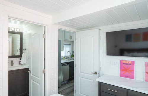 Parker Strip House | Blue Bliss, Private Hot Tub & Fenced Yard at Roadrunner Resort