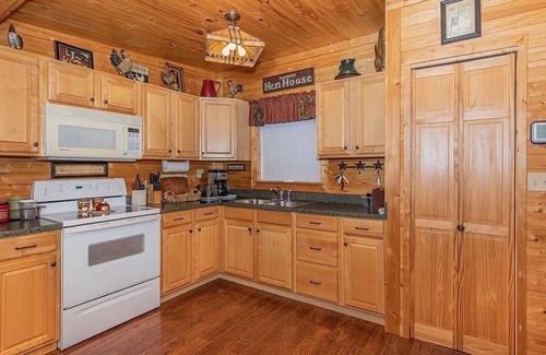 Warsaw House | Blue Branch Lodge - Warsaw, MO