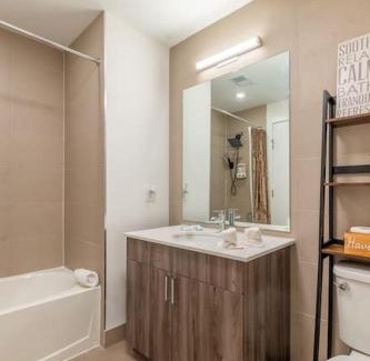 East Orange Apartment | Blue Breakaway with Free Parking and Sleeps 9, Book 7 days, Get 20 Percent OFF