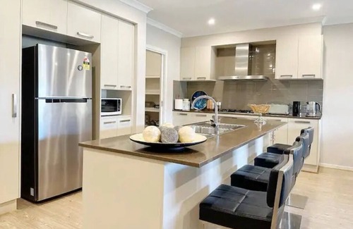 Torquay House | "Blue Breeze " Luxury Home at Torquay