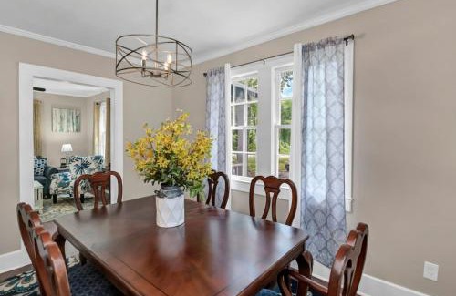 Lexington House | Blue Bungalow 2BR1BA Lexington