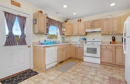 Chincoteague House | Blue Chair Bay - Waterfront townhome with Fishing pier!